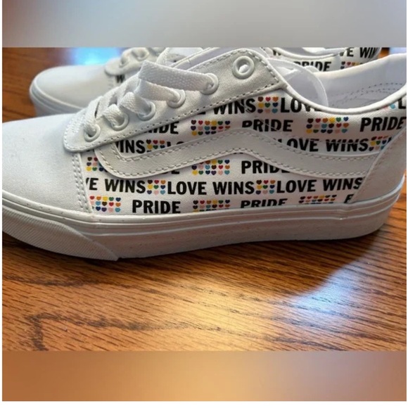 Vans - Picture 5 of 6